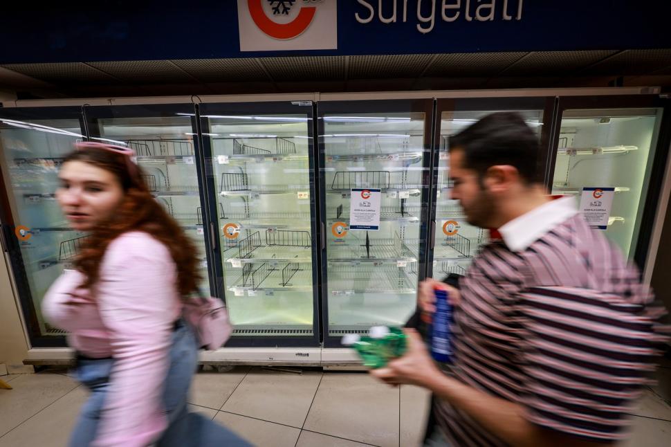 Ce faci când nu mai găsești nimic în supermarketuri. Un italian a povestit cum a reacționat când a găsit rafturile goale zile la rând 1114650