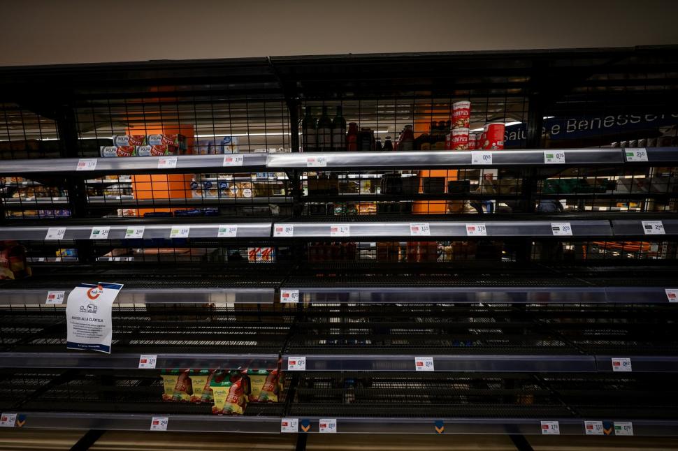 Ce faci când nu mai găsești nimic în supermarketuri. Un italian a povestit cum a reacționat când a găsit rafturile goale zile la rând 1114657