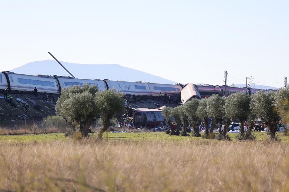 Primele imagini de după accidentul feroviar tragic din Spania: Sunt sute de victime, după ce două trenuri de călători s-au ciocnit 1114729