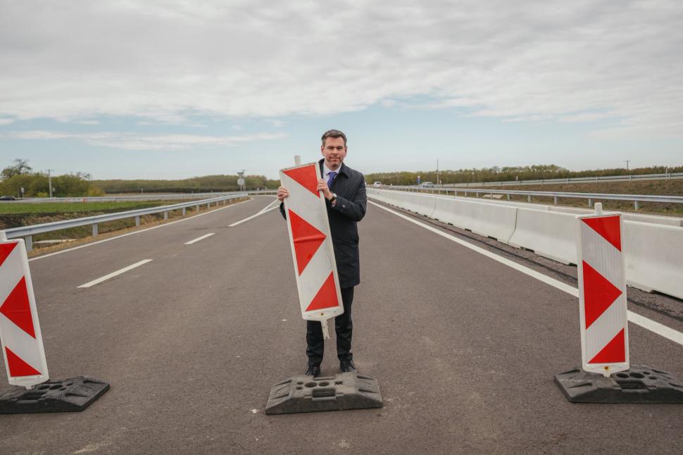 Ungaria a dat în circulație 28 km de drum expres spre Satu Mare. România nici nu a început lucrările la cei 11 km până la graniță 1114685