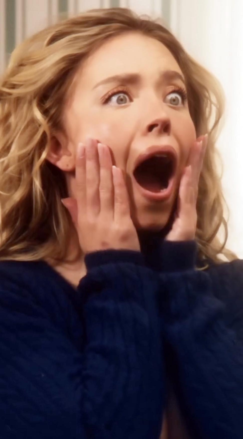 Sydney Sweeney imită o scenă celebră din Home Alone, îmbrăcată sumar, ca să își promoveze noua colecție de lenjerie Syrn de Crăciun 1115172
