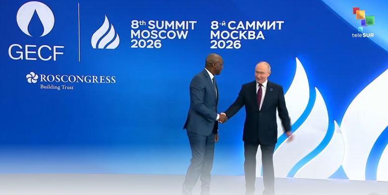Vladimir Putin, eclipsat de cel mai înalt lider din lume. Daniel Chapo are 2,03 metri. Imaginile cu cei doi preşedinţi sunt virale 1115395
