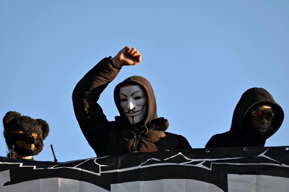 A fost Halloween cu gaze lacrimogene la Paris. Aproape 320.000 de oameni au protestat în toată țara, 70.000 de polițiști în stradă 1115715