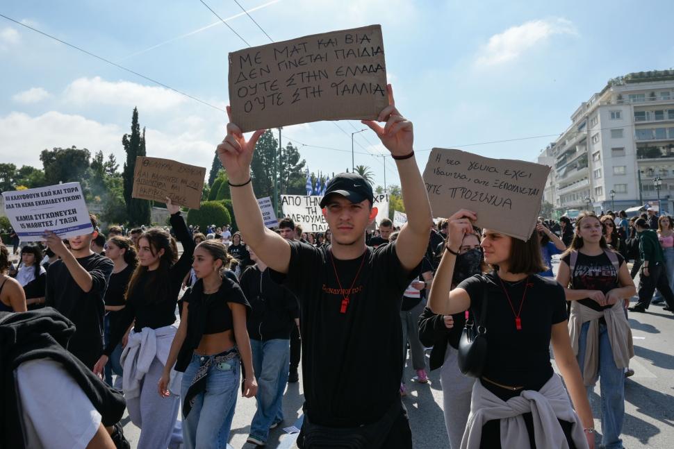 „Nimeni nu ne-a ascultat”. De ce iese generația Z în stradă în Europa 1114813