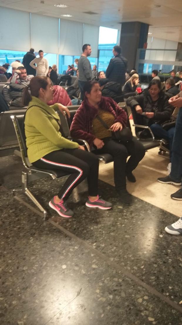 Români blocaţi de 24 de ore pe aeroport, în Valencia