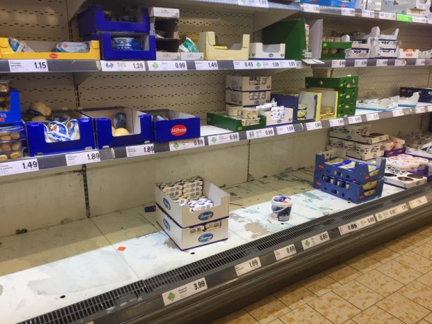 Magazine goale în Italia, panică din cauza coronavirus