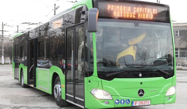 Primul autobuz hibrid a ajuns în București