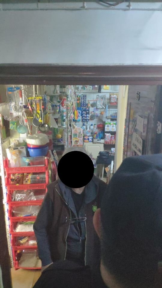 O bătrână și-a deschis magazin în apartament, la etajul 9 al unui bloc din București