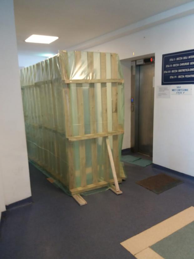 Izolete din folie de solar la Spitalul Municipal Urziceni