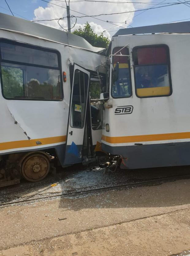 Filmul accidentului cu două tramvaie din București