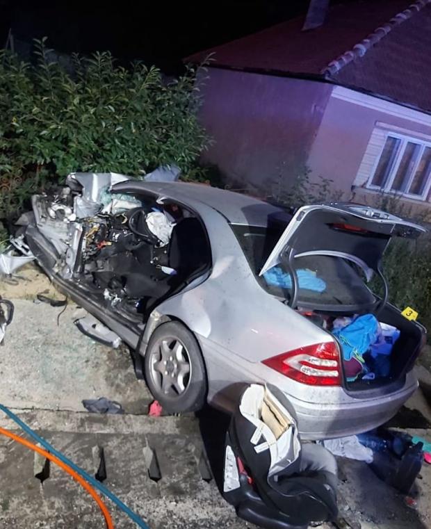 Accident în Uriu, Bistrița-Năsăud. Un bărbat a murit, o fată de 17 ani se luptă să trăiască