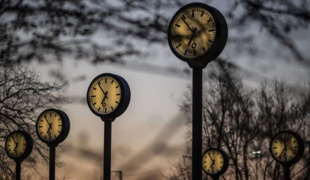 Ora de iarnă 2021. România trece, în această noapte, la ora de iarnă