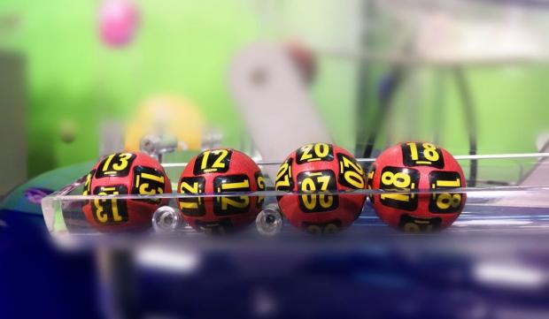 Rezultate Loto 6/49 şi Joker din 31 decembrie 2021, la Tragerile Loto Speciale de Anul Nou