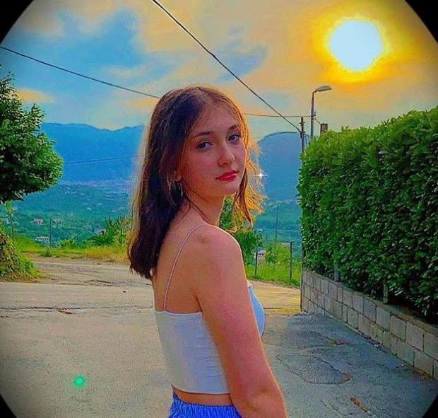 O fată a murit în cadă, în timp ce făcea baie şi vorbea la telefon cu o prietenă, în Italia