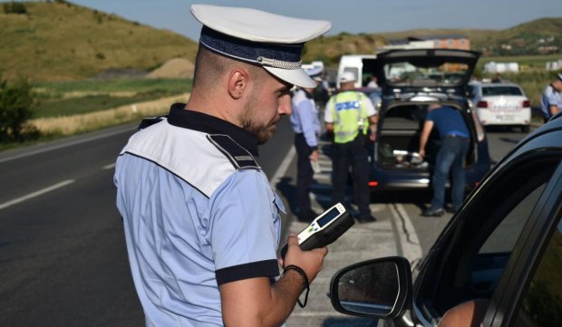 Greşeala pe care toţi şoferii români o fac zilnic şi pentru care riscă amenda maximă din Codul Rutier
