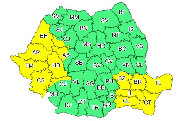 Avertizare meteo ANM de furtuni cu descărcări electrice şi ploi de până la 40 l/mp