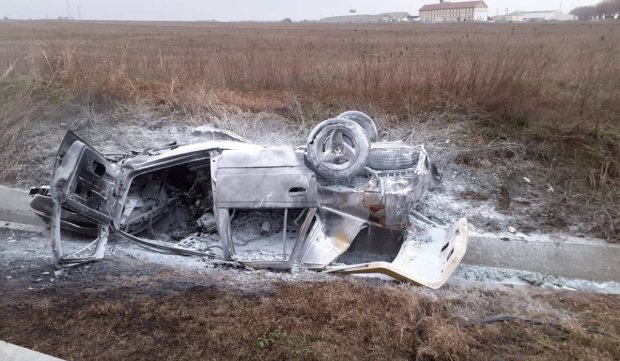 Un şofer a murit carbonizat, după un accident în Caracal. Bărbatul a rămas blocat în maşina care a luat foc, după ce s-a răsturnat