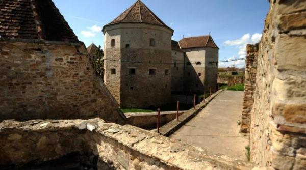 romania la inaltime cetatea fagaras considerat de straini al doilea cel mai frumos castel din lume