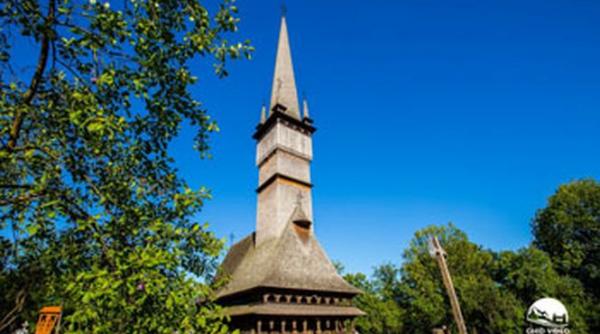 romania la inaltime imagini spectaculoase cu biserica de lemn surdesti monument unesco
