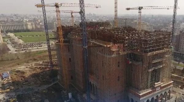 cum suna clopotul cel mare din catedrala neamului se va auzi de la cativa kilometri distanta video