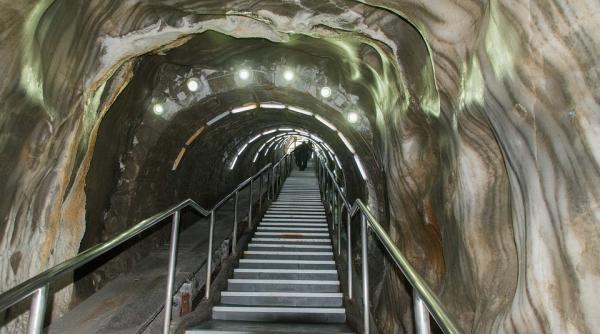 incendiu la salina ocnele mari din valcea un autocar a luat foc in galerie