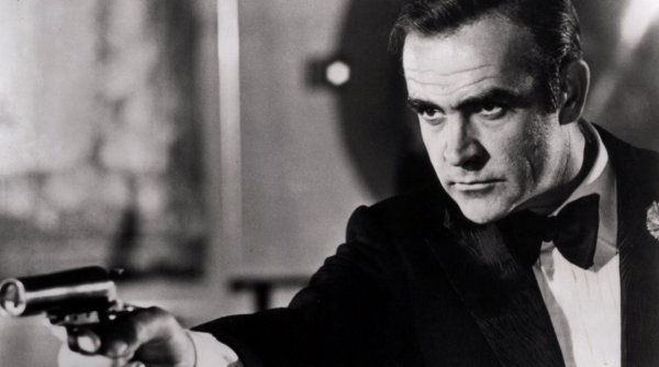 Pistolul lui Sean Connery din primul film James Bond va fi scos la licitație. Prețul de pornire este impresionant