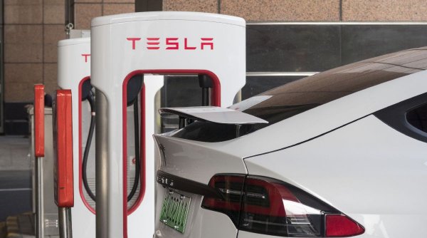 Gigantul Tesla face angajări în Bucureşti. Compania lui Elon Musk îşi deschide centru în capitala României