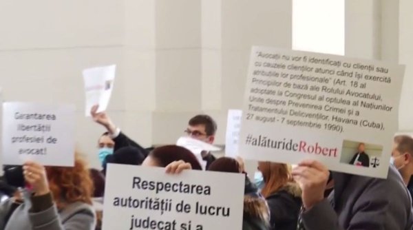 Protest cu sute de participanţi la Curtea de Apel Bucureşti după ce avocatul lui Paul Lambrino a fost condamnat la 5 ani de închisoare