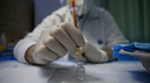 Experții OMS: A doua doză a vaccinului Pfizer poate fi întârziată în unele cazuri