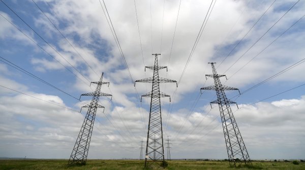 ANRE a înființat un call-center pentru consumatorii care vor să încheie un nou contract de energie electrică