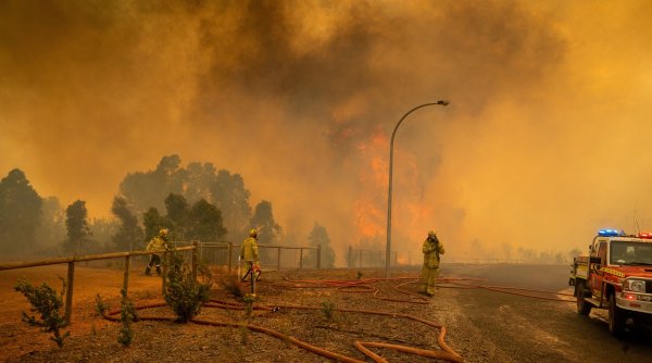 Incendii violente în Australia, în plină carantină totală: Autoritățile cer să se ignore ordinul de lockdown și să se evacueze casele