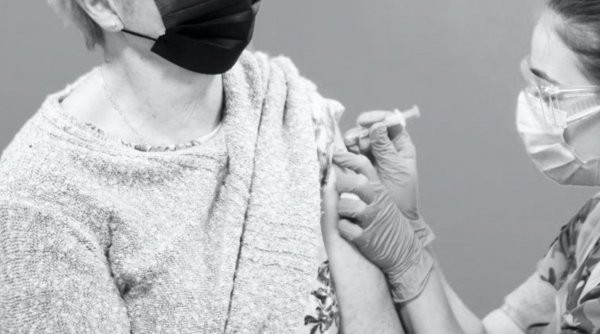 O asistentă medicală din București a murit la o săptămână după ce a primit doza de rapel a vaccinului anti-COVID