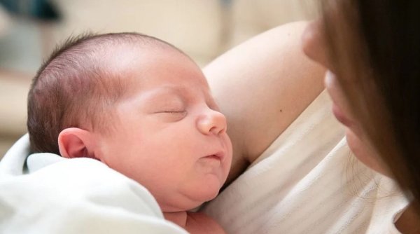 Anticorpi anti COVID-19 descoperiţi la un nou născut a cărui mamă a fost vaccinată