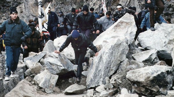 Minerii din Valea Jiulului protestează și refuză să iasă din subteran de două zile