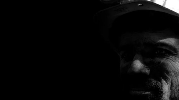 Minerii din subteran amenință cu greva foamei