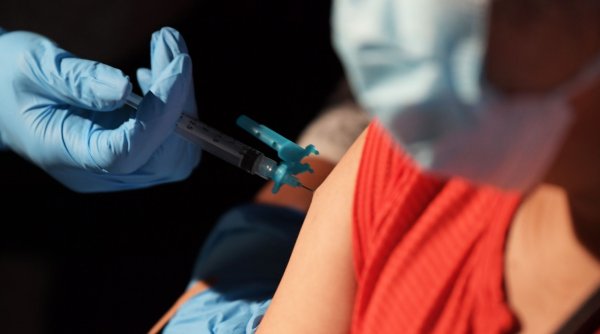 CNCAV: Peste cinci milioane de doze de vaccin anti-COVID administrate în România