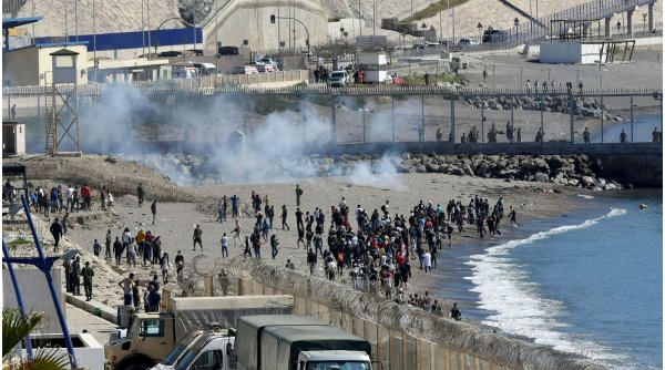 Spania acuză Marocul de agresiune şi şantaj, după ce peste 8.000 de migranţi au ajuns în enclava Ceuta