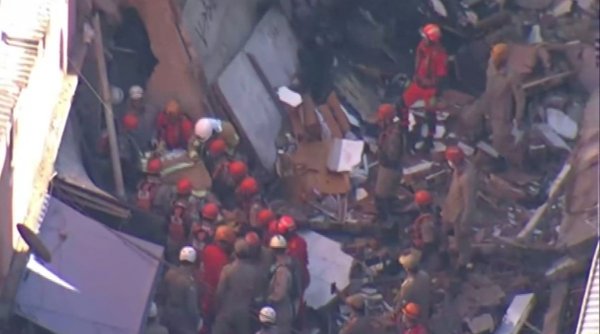 Imagini dramatice din Rio de Janeiro, unde o clădire s-a prăbușit din senin într-o zonă controlată de miliții paramilitare