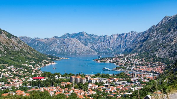 Cetățenii europeni pot merge în Muntenegru fără test pentru COVID-19 sau certificat de vaccinare