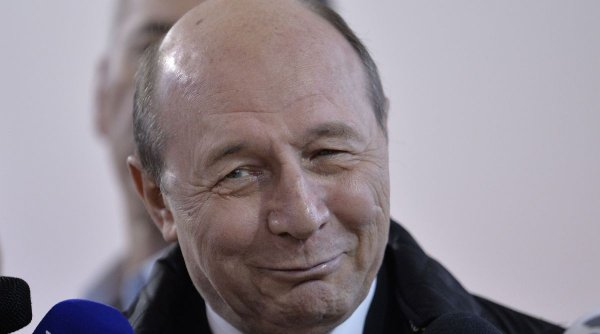 Traian Băsescu este pe punctul de a pierde toate privilegiile de fost președinte: casa, mașina, paza și indemnizația