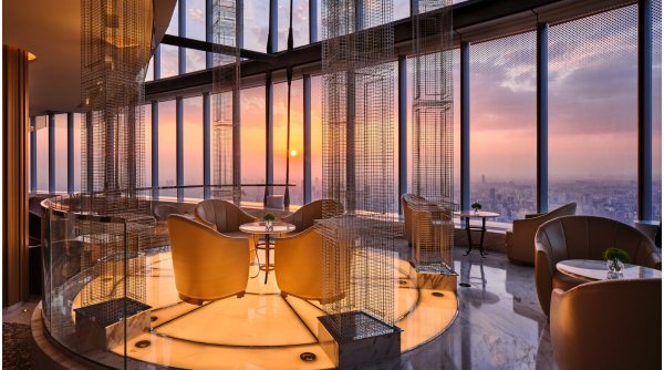 Așa arată cel mai înalt hotel din lume, proaspăt inaugurat în Shangai