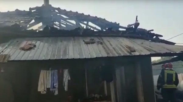 Un bărbat a murit după ce casa în care se afla a explodat și a luat foc
