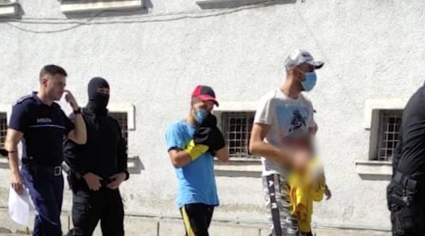 Jaf la o casă de pensionari din Petroșani: 3 tineri au spart un seif și au fugit cu el