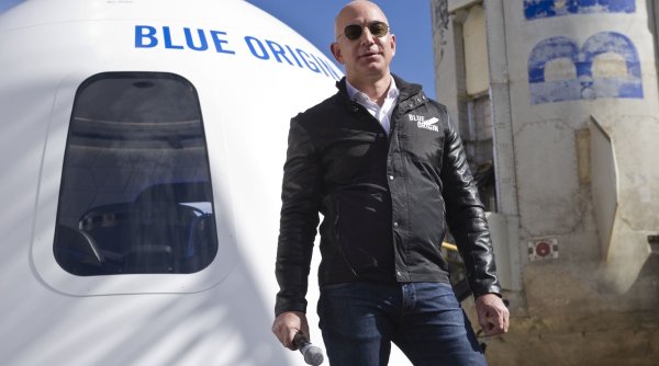 Jeff Bezos a dat în judecată NASA, pentru un contract acordat lui Elon Musk