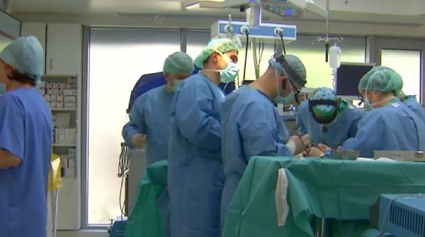 Asistentă rănită în timpul unei operaţii, după ce o lampă a căzut peste ea la spitalul judeţean din Lugoj