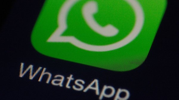 Mesajele trimise pe WhatsApp pot fi citite și de alte persoane. Cum s-a aflat această informație
