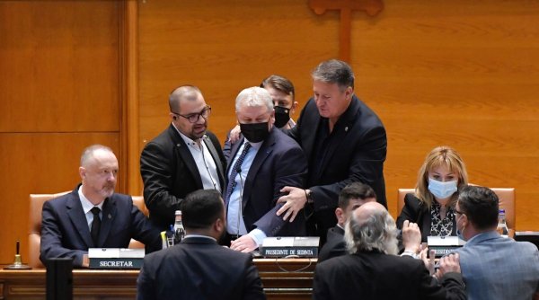 Imagini exclusive: Cum a început bătaia din Parlament dintre Florin Roman, AUR și USR PLUS