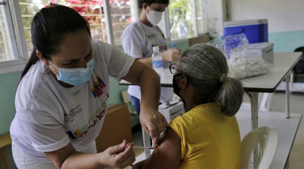 Prima țară care a aprobat vaccinarea anti-COVID la copiii de cel puțin 2 ani a început imunizarea acestora