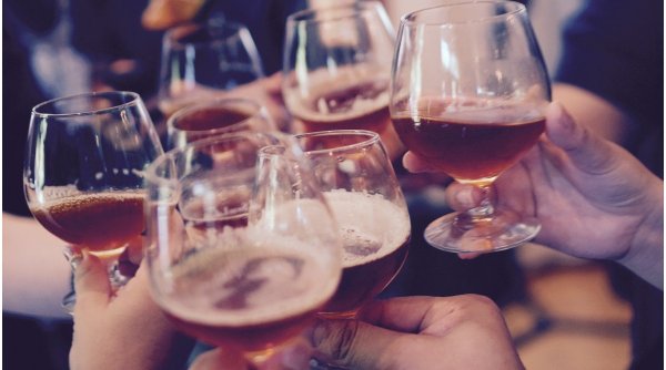 OMS recomandă dublarea taxelor pe alcool în Europa, pentru a preveni cancerul