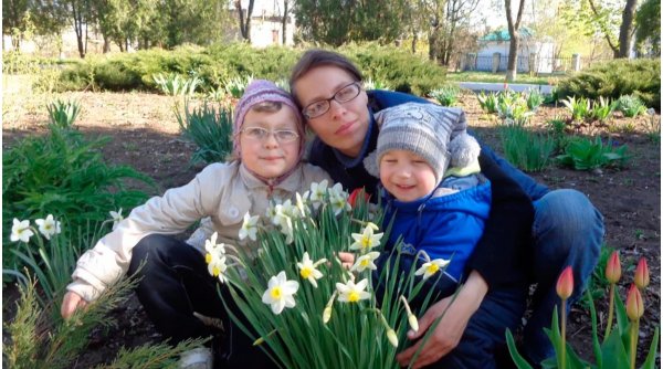 Doi frați de 7 și 10 ani au fost găsiți morți într-un cufăr în Ucraina